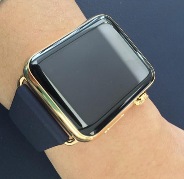 Apple Watch Edition với vàng 18-karat trên tay Apple Watch Edition với vàng 18-karat trên tay