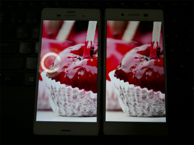 Khả năng hiển thị màu sắc trên Xperia Z3 (bên trái) có phần tươi sáng hơn Xperia Z4 (bên phải).