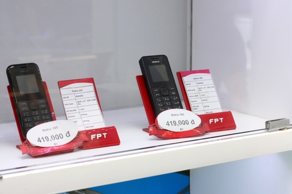  Điện thoại cơ bản của Nokia vẫn đang thống trị ở phân khúc dưới 2 triệu đồng - Ảnh: H.Đ 
