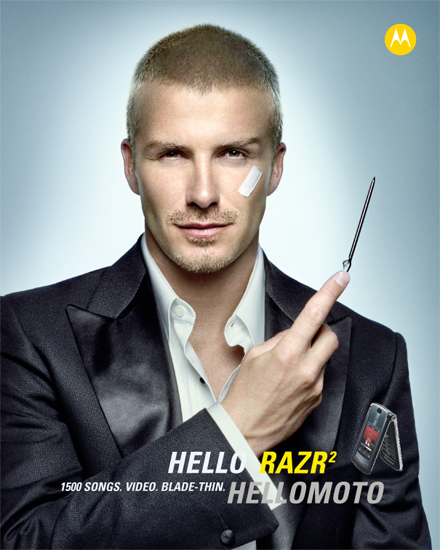 Vài năm trước David Beckham cũng từng tham gia quảng cáo điện thoại siêu mỏng Motorola RAZR2 