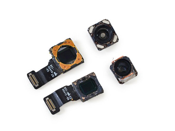  Cả hai camera đều có cảm biến 12 MP, một góc rộng (giống như camera iPhone 7) và một chụp xa. Và đương nhiên cả hai camera đều có cảm biến mới với tốc độ nhanh hơn 60% và sử dụng điện năng hiệu quả hơn 30% so với cảm biến cũ. 