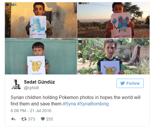 Những đứa trẻ Syria với bức hình Pokemon trên tay.