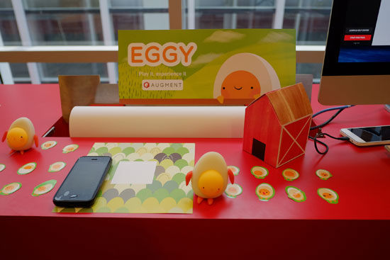 Với ứng dụng Augmetn, sinh viên Nguyễn Trần Thị Thảo đã đưa ra ý tưởng sáng tạo Eggy - trò chơi theo phong cách Tamagotchi.