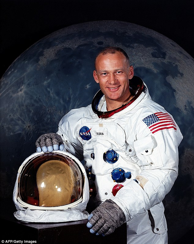  Phi hành gia Buzz Aldrin. 