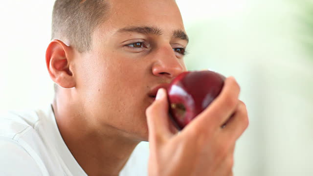  Một quả táo là đủ cho bữa ăn nhẹ lúc 3 giờ chiều 