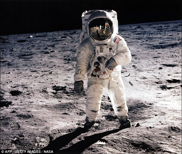  Bức ảnh lịch sử của Aldrin, được chụp bởi Armstrong. 