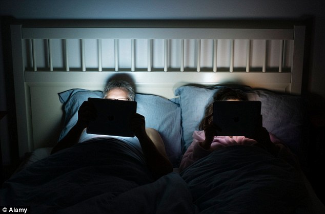  Tốt nhất hãy hạn chế sử dụng những thiết bị phát ánh sáng xanh lam trên giường 