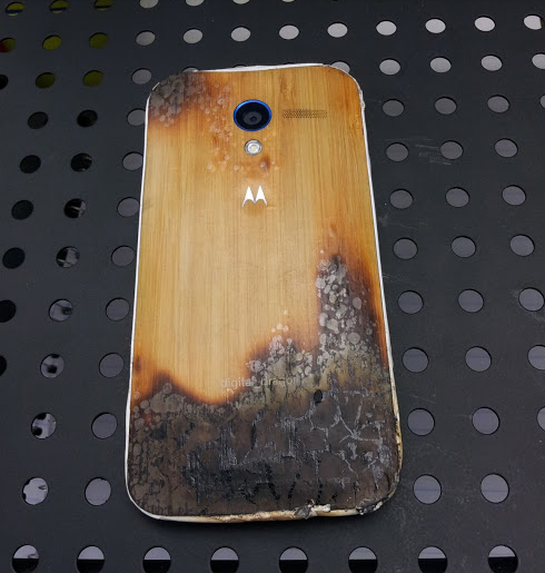  Đây là chiếc Moto X bị cháy vào năm 2014 của Motorola 
