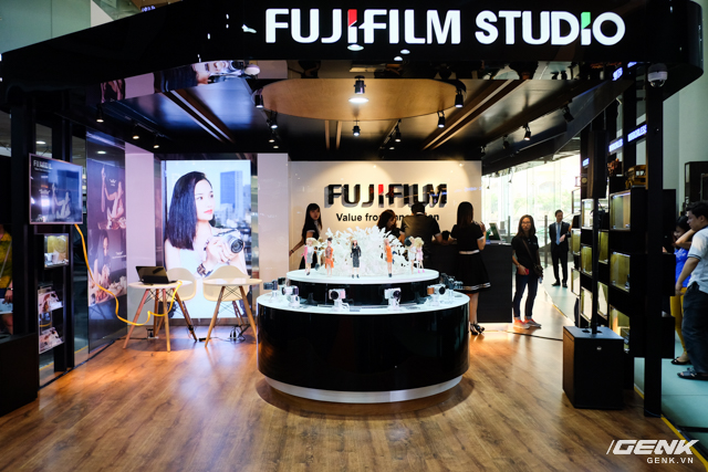  Cửa hàng Fujifilm Studio được đặt tại Tòa nhà Bitexco Financial Tower, Quận 1, TP. Hồ Chí Minh. 