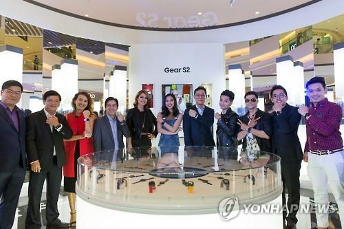  Lễ ra mắt đồng hồ Samsung Gear 2 tại Thành phố Hồ Chí Minh tháng 11/2015.​ 