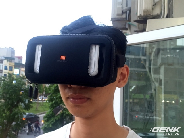  Cảm giác đeo Xiaomi Mi VR hơi cứng 