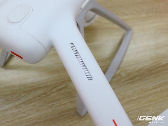 Phần kim loại trên cánh máy bay Xiaomi Mi Drone 