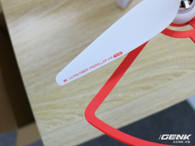  Cánh máy bay Xiaomi Mi Drone sử dụng chất liệu sợi carbon propeller chuyên dụng 