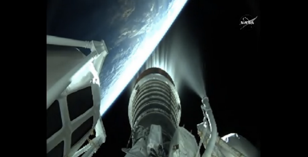  Tàu vũ trụ OSIRIS-REx vài giờ sau khi rời khỏi mặt đất 