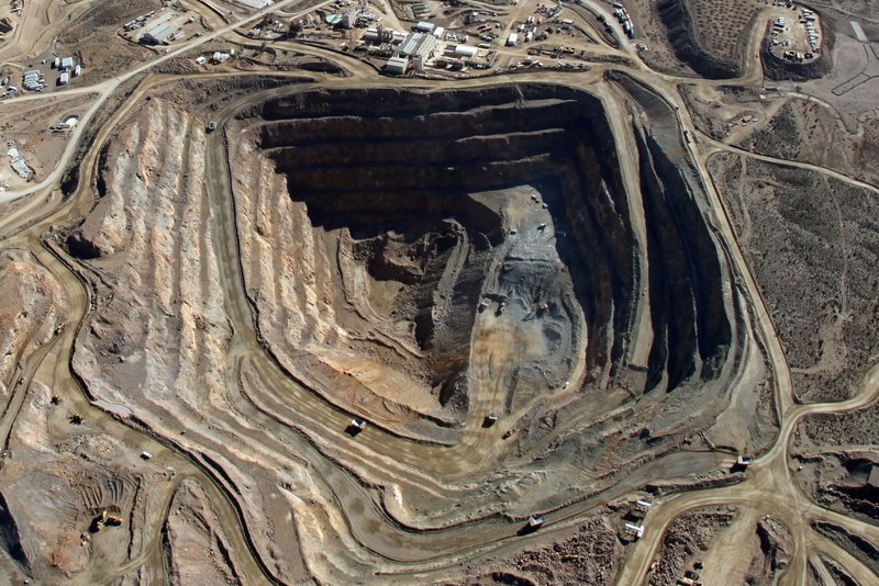  Mỏ đất hiếm tại California. 