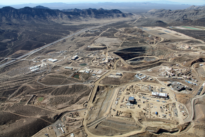  Mỏ đất hiếm tại núi Pass, California. 