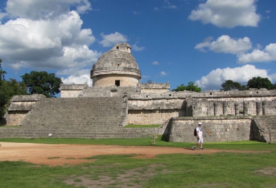  Đài thiên văn tại Chichen Itza, rất có thể từ đây các nhà thiên văn cổ đại đã theo dõi chuyển động của các ngôi sao. 