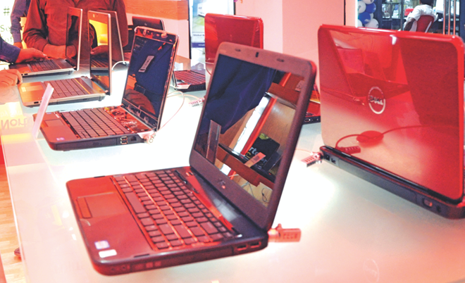  Smartphone ảnh hưởng nhiều đến doanh số laptop lẫn tablet. Ảnh: DK. 