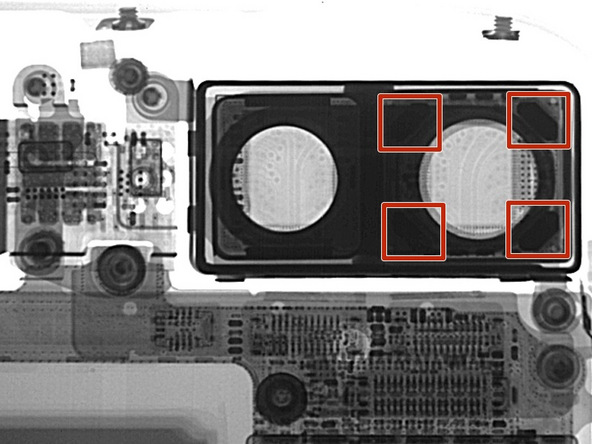  Bằng cách chụp x-quang, iFixit phát hiện ra 4 miếng kim loại bố trí xung quanh một camera. Đó là các tấm nam châm có tác dụng hỗ trợ hoạt động chống rung quang học. 