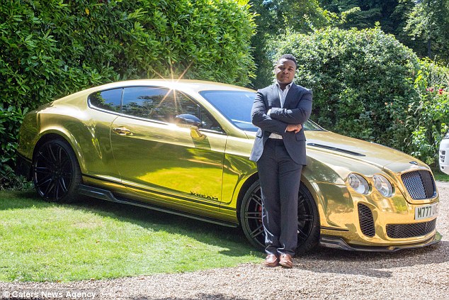  Trở thành triệu phú từ khi còn rất trẻ, Robert Mfune mua được cho mình một chiếc Bentley và thậm chí cậu còn mạ vàng nó. 