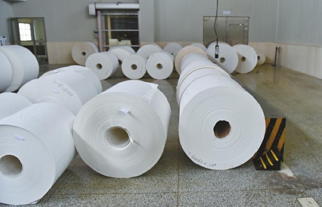  Cotton là thành phần chính của giấy dành cho việc in tiền. Quá trình in tiền từ những cuộn giấy trong ảnh kéo dài trong khoảng một tháng. 