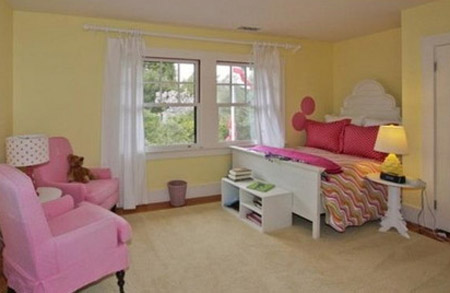  Phòng ngủ nhỏ dành cho con gái yêu nổi bật bởi gam màu hồng. 