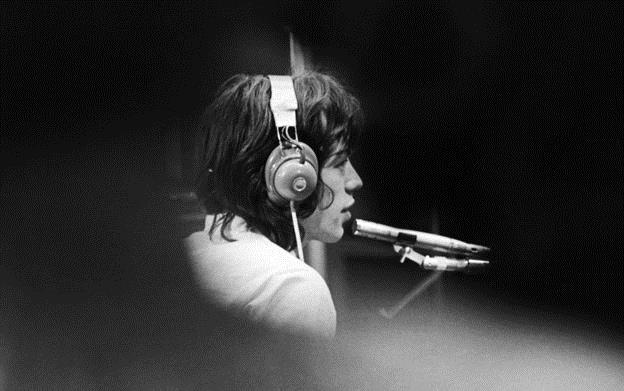 Mick Jagger (ban nhạc The Rolling Stones) tại một phòng thu ở Luân Đôn năm 1968