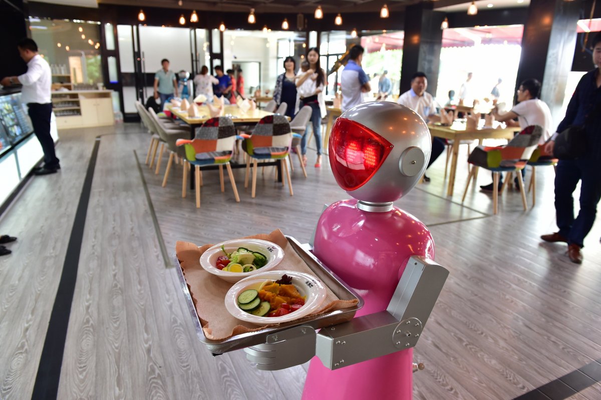  Robot nữ được gọi là “Little Peach”. 