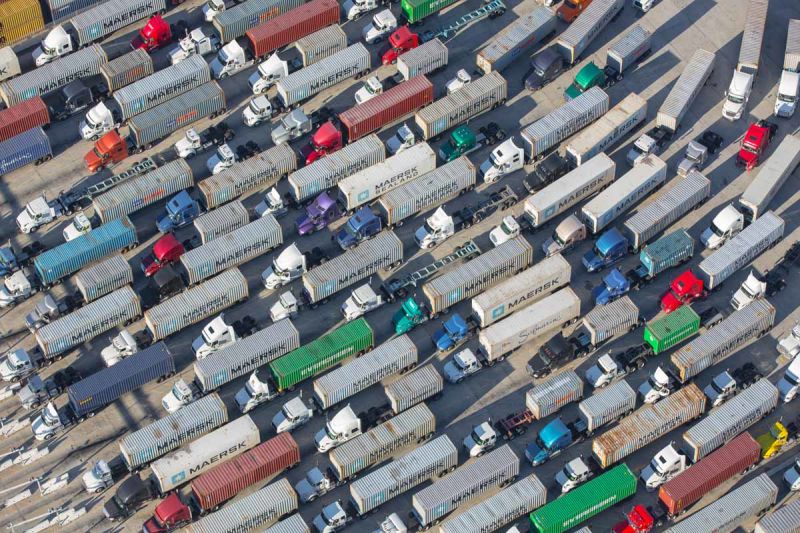  Lượng xe tải khổng lồ ra vào mỗi ngày tại cảng Los Angeles 