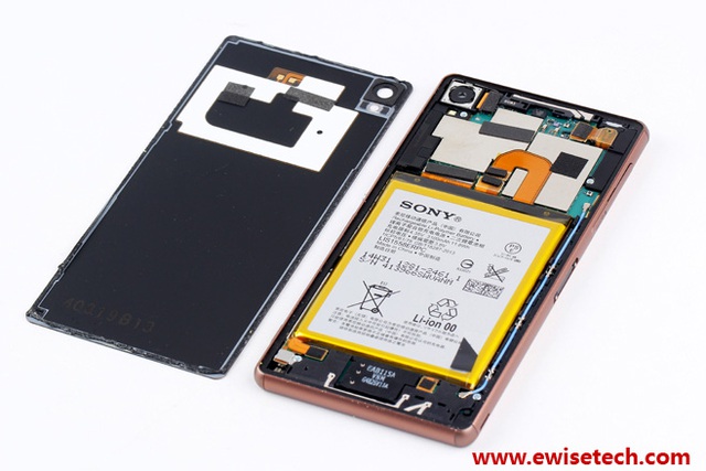 Sony-Xperia Z3-Disassembly-3.