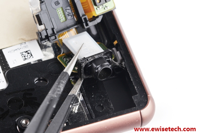 Sony-Xperia Z3-Disassembly-11.