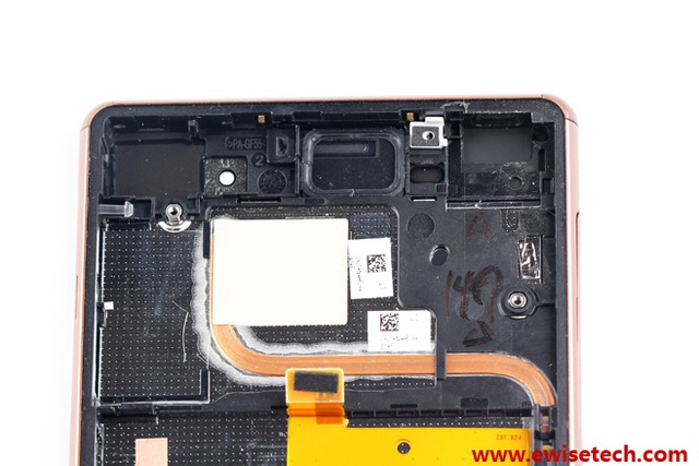 Sony-Xperia Z3-Disassembly-14.