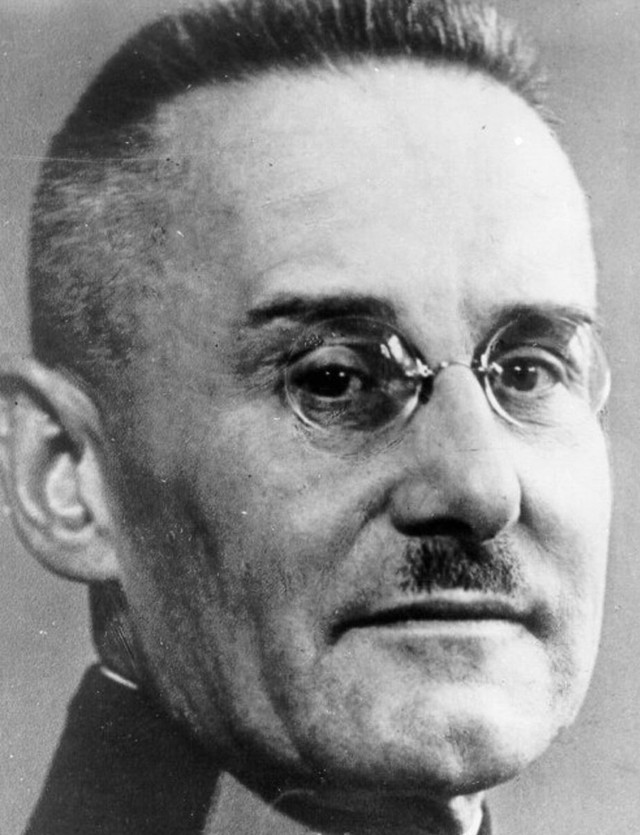 Tướng Halder làm một trong những người phản đối cuộc chiến tranh của Hitler.