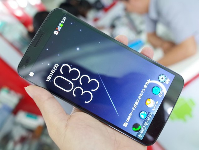 LG G Flex bản khóa mạng Nhật đã có mặt tại thị trường Việt Nam.