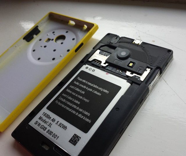 Điện thoại nhái Lumia 1020 giá gần 700.000 đồng