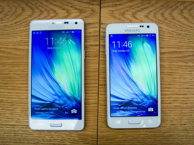 Galaxy A5 (bên trái) và A3 (bên phải)