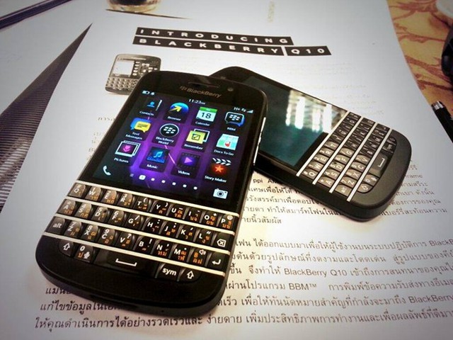 Hình ảnh mẫu BlackBerry Q10 bản bàn phím Thái. Ảnh: Flashfly.