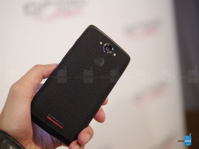 Motorola DROID Turbo m&agrave;n h&igrave;nh 5,2 inch QHD ra mắt