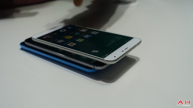 Ảnh thực tế smartphone lai giữa iPhone 6 và 5C giá 160 USD