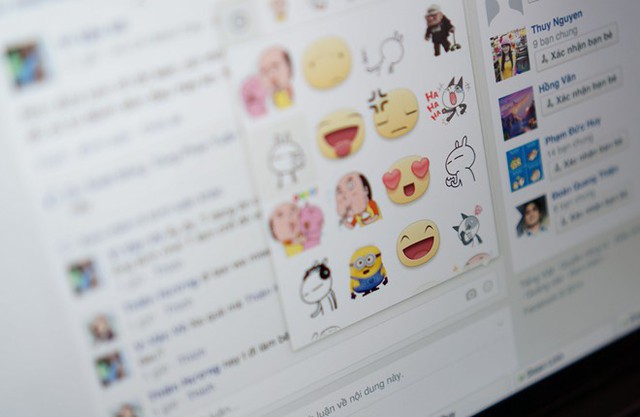 Người dùng đã có thể bình luận bằng những sticker vui nhộn như trong Facebook Messenger. Ảnh: Duy Nguyễn.