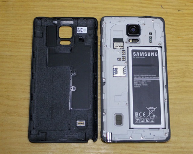 Nội thất mặt lưng của Galaxy Note 4.