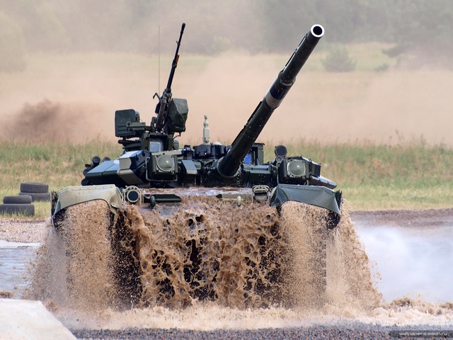  T-90 có thể bơi dưới nước với quãng đường lên đến 1000m, độ sâu tối đa 5m 