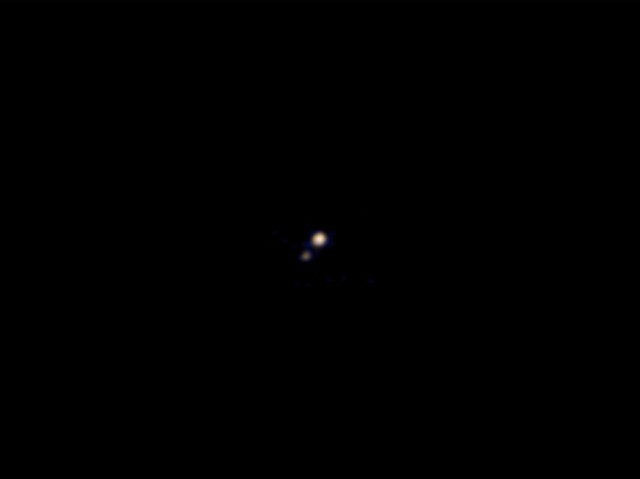 Ảnh của Sao Diêm Vương và Charon trên 09 tháng 4 năm 2015