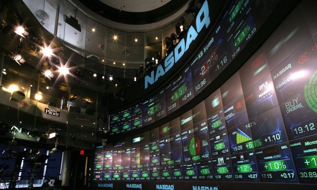 NASDAQ là sàn giao dịch chứng khoán điện tử lớn nhất tại Mỹ. Thông qua đây, có thể đánh giá chính xác giá trị thị trường của các công ty hàng đầu thế giới.