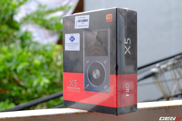 Fiio X5-II được đóng hộp chắc chắn, đẹp mắt. Nổi bật là tính năng giải mã DSD và hỗ trợ chơi nhạc 192kHz / 24bit.