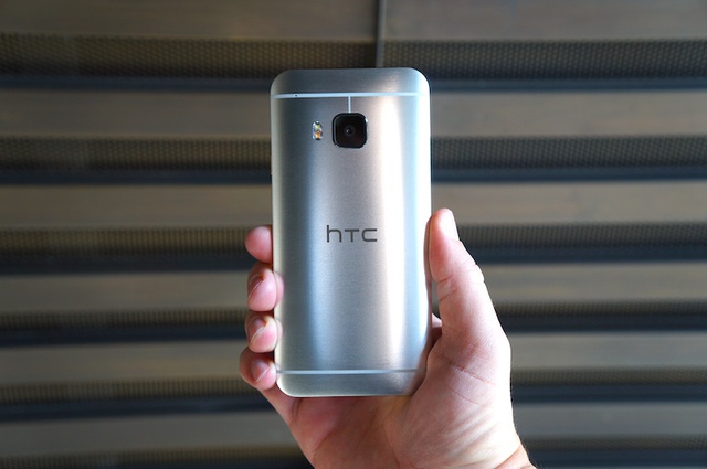 One M9 trở thành bom xịt của HTC 