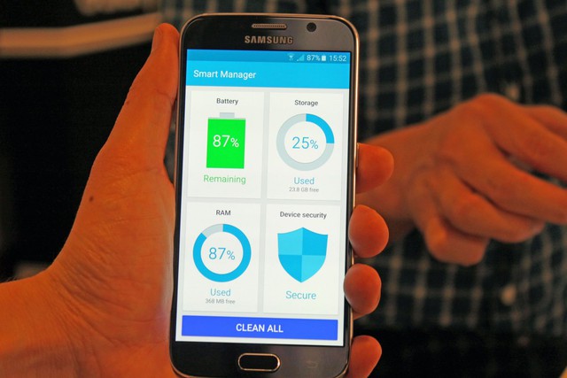 7. Both new Samsung phones come with a Smart Manager app that lets you clean up your phone with the press of a button. 