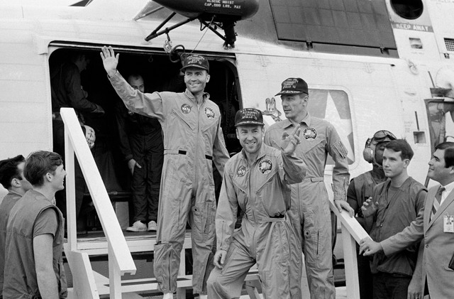 Phi hành đoàn của tàu vũ trụ Apollo 13.