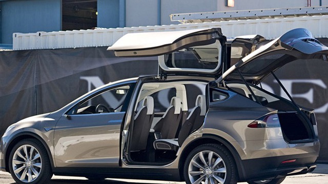 Tesla Model X.