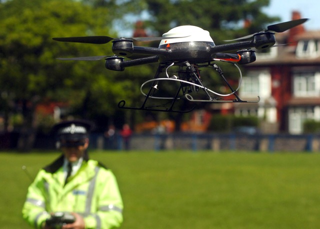 Tại một số quốc gia, Drone được trang bị cho cảnh sát địa phương nhằm thắt chặt công tác tuần tra, kiểm soát